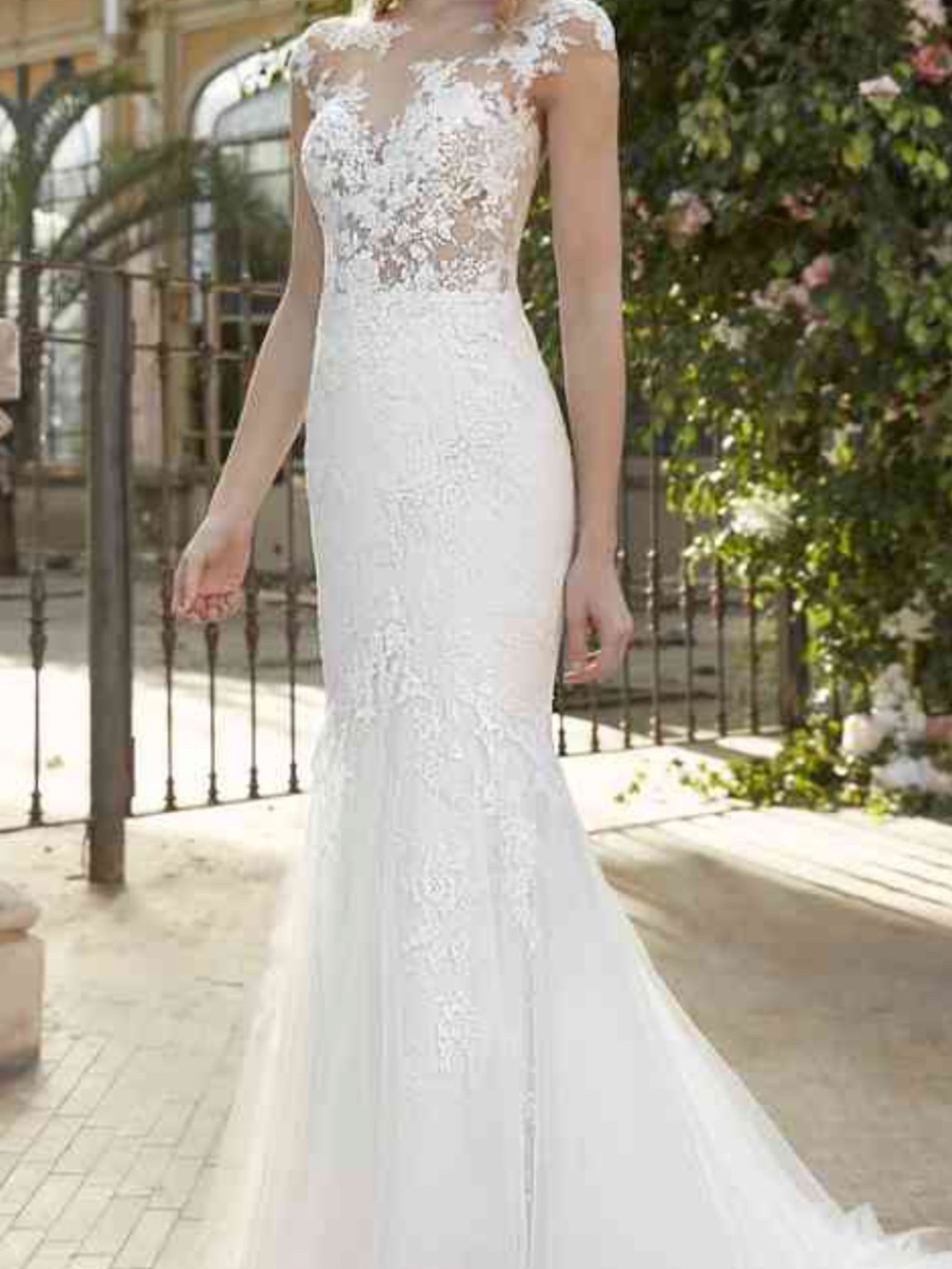 Elegant Sleeveless Wedding Dress